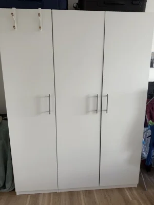 3 doors IKEA wardrobe — image 6