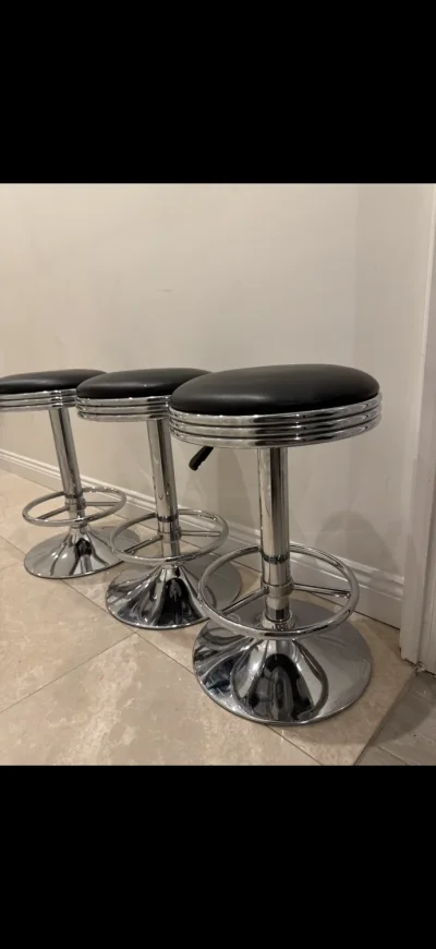 Bar stools — image 2