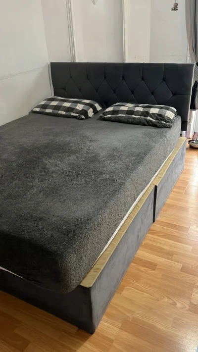 King size bed with 10’’ full foam mattress — image 3