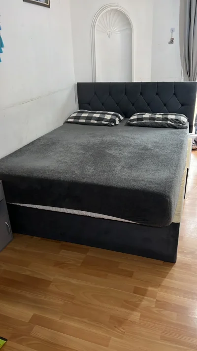 King size bed with 10’’ full foam mattress — image 4