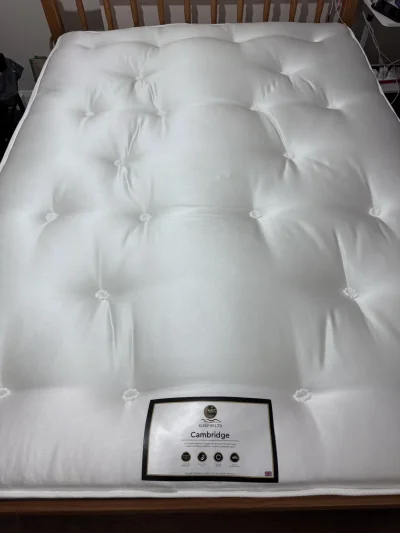 Luxurious Tufted Mattress - Cambridge Model - Excellent Condition — image 4