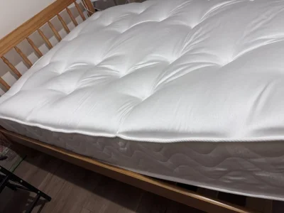 Luxurious Tufted Mattress - Cambridge Model - Excellent Condition — image 2