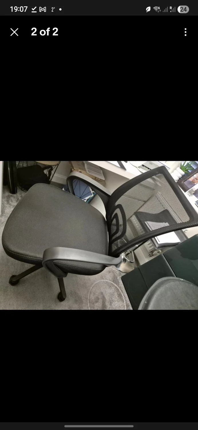 Stylish Modern Office Chair with Adjustable Features