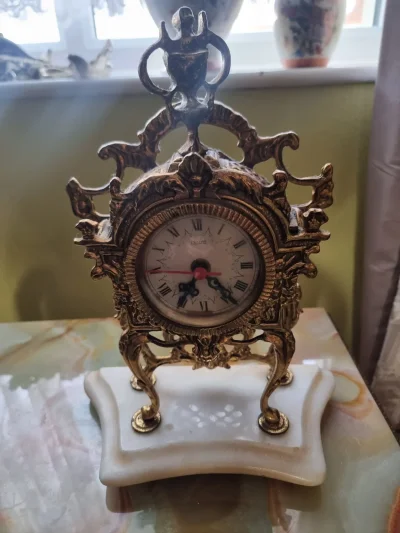 Complete gilt and onyx decorative furniture and accessories job lot. — image 3