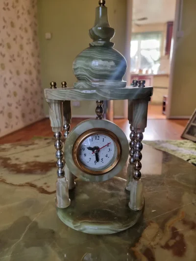 Complete gilt and onyx decorative furniture and accessories job lot. — image 5