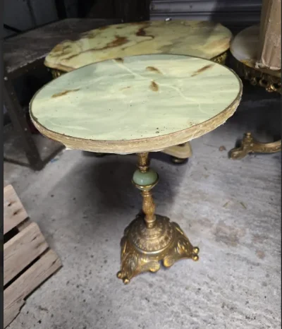 Complete gilt and onyx decorative furniture and accessories job lot. — image 10