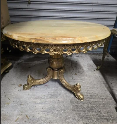 Complete gilt and onyx decorative furniture and accessories job lot. — image 8