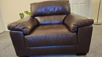 Stylish Modern Leather Armchair in Rich Brown — image 2