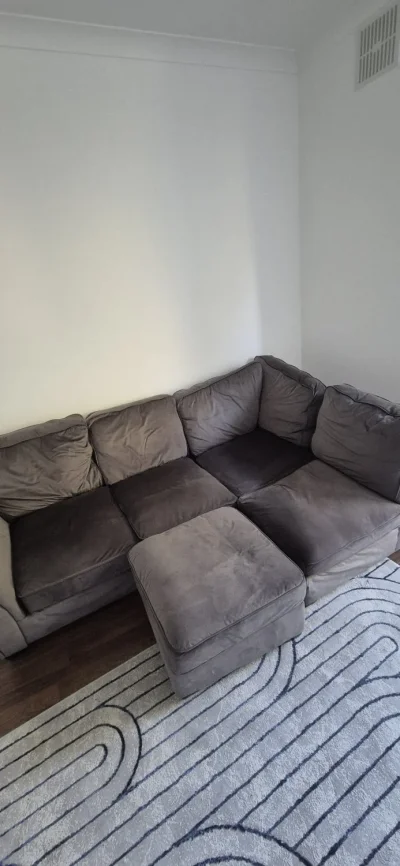 Stylish Modern Sectional Sofa in Soft Grey Fabric — image 2