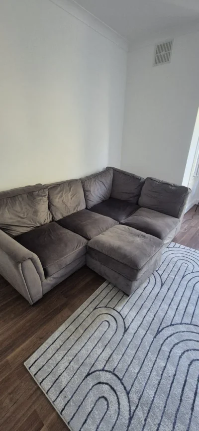 Stylish Modern Sectional Sofa in Soft Grey Fabric
