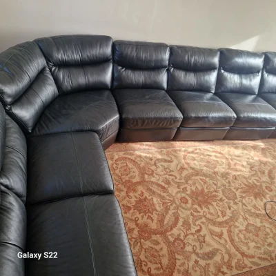 Large 9‑Seater Black Leather Corner Sofa – Excellent Condition — image 4