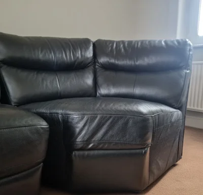 Large 9‑Seater Black Leather Corner Sofa – Excellent Condition — image 2