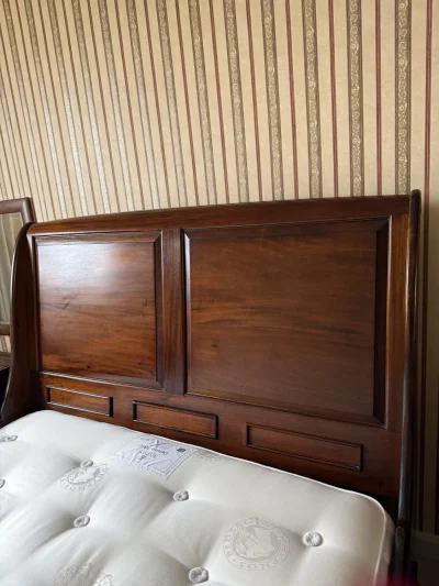 Slipper Bed for 150cm mattress  plus two matching bedside cabinets — image 2