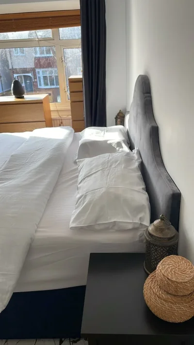 Stylish Modern Super King Size Bedroom Set with Elegant Headboard and Accessories. Includes Mattress, topper, headboard and Divan. Hypnos Brand — image 4