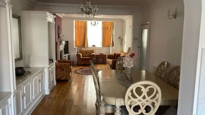 Elegant Vintage Dining Extendable Table with 8 Intricate Chairs , includes Niche and side Table- Perfect for Family Gatherings — image 2