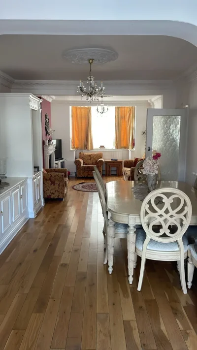 Elegant Vintage Dining Extendable Table with 8 Intricate Chairs , includes Niche and side Table- Perfect for Family Gatherings — image 3