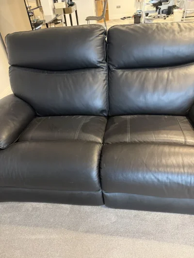 Stylish Black Leather Sofa - Perfect for Modern Living Spaces — image 2