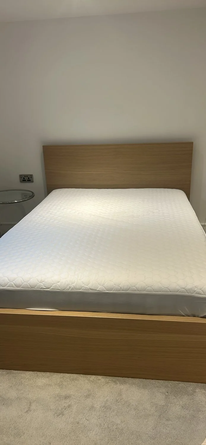 Stylish Modern Bed with Storage Drawers - Perfect for Any Bedroom