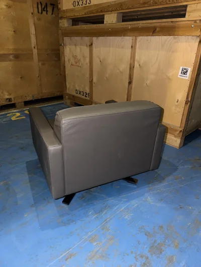 Stylish Modern Armchair by Poltrona Frau - Perfect for Any Space — image 2