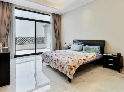 King-size bed with mattress and two side tables — image 7