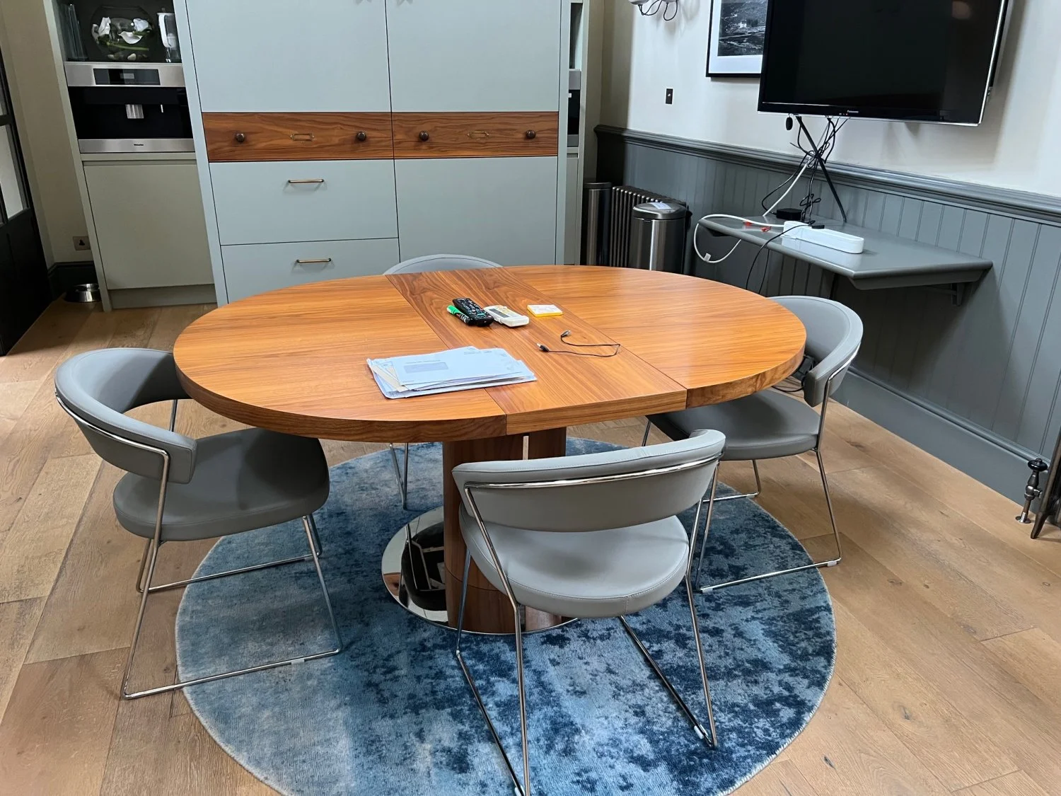 Curva Round Walnut Extending Dining Table & 4 Calligaris New York Dining Chairs.  Chairs could be sold separately