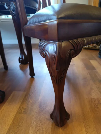 Chippendale-style dining set of an extendable table and four carved chairs — image 6