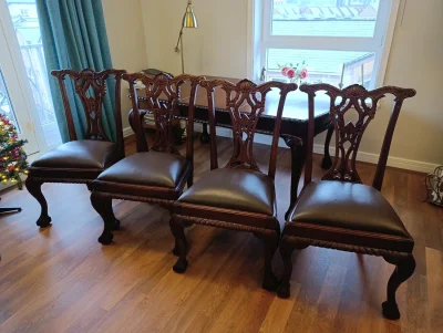 Chippendale-style dining set of an extendable table and four carved chairs — image 3