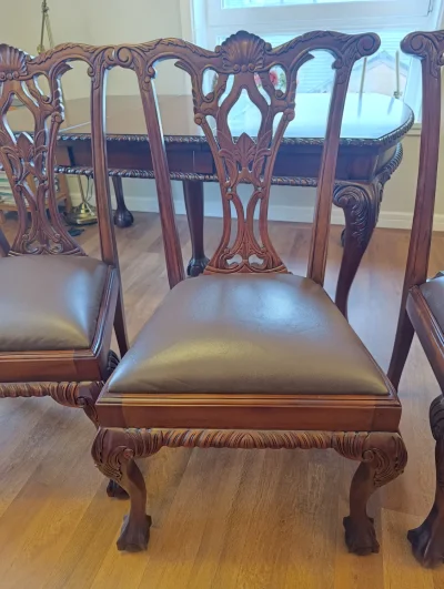 Chippendale-style dining set of an extendable table and four carved chairs — image 7