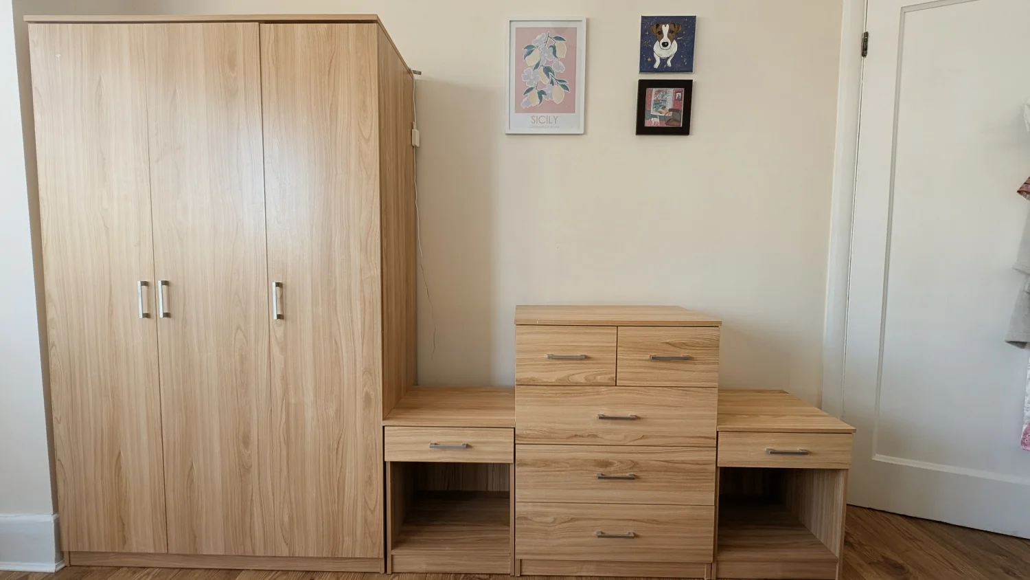 Modern 4-piece bedroom furniture set – wardrobe, chest & 2 bedside tables (Oak finish)