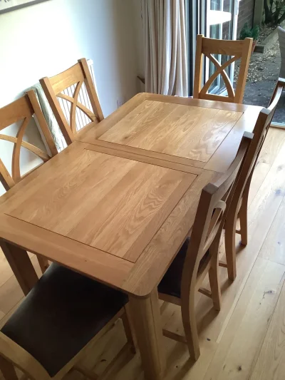 Solid oak 5ft x 3ft extending dining table + 6 cross back chairs with faux leather seats — image 3