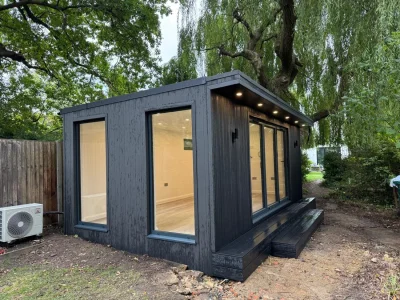 Modern garden office with wood cladding and large windows — image 3