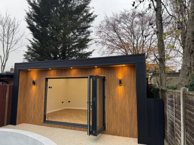 Modern garden office with wood cladding and large windows — image 4