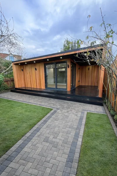 Modern garden office with wood cladding and large windows — image 6