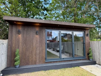 Modern garden office with wood cladding and large windows — image 8