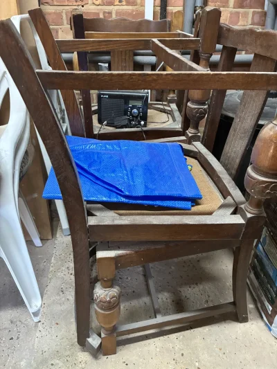 Oak dining table — image 3