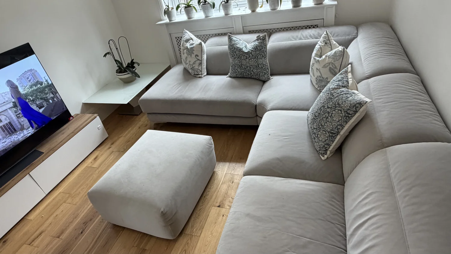Natuzzi Corner Sofa with Ottoman – Breeze Silver – Excellent Condition