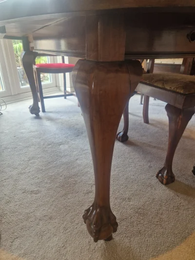 Beautiful traditional wooden extending dining table with 4 matching dining chairs and 1 carver chair — image 4