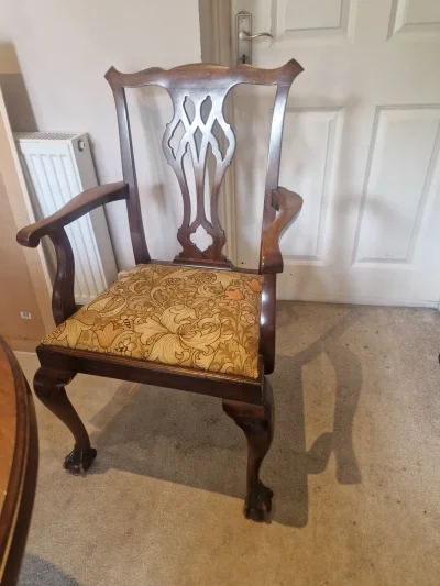 Beautiful traditional wooden extending dining table with 4 matching dining chairs and 1 carver chair — image 2