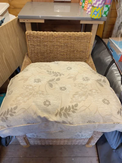 Handmade conservatory rattan chair — image 3