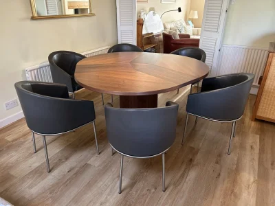 Skovby Round walnut-tone extendable pedestal dining table with radial veneer top — image 4