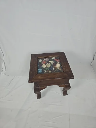 Vintage-Style Wooden Bijouterie / Curio Display Side Table – Hinged Glass Top on Furnish Well