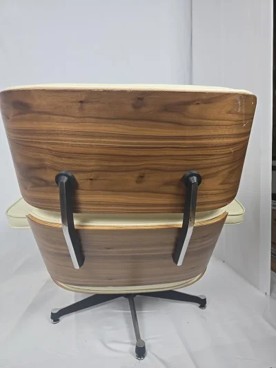 Eames-Style Lounge Chair & Ottoman – Cream Upholstery – Walnut Wood – Mid-Century Design — image 2