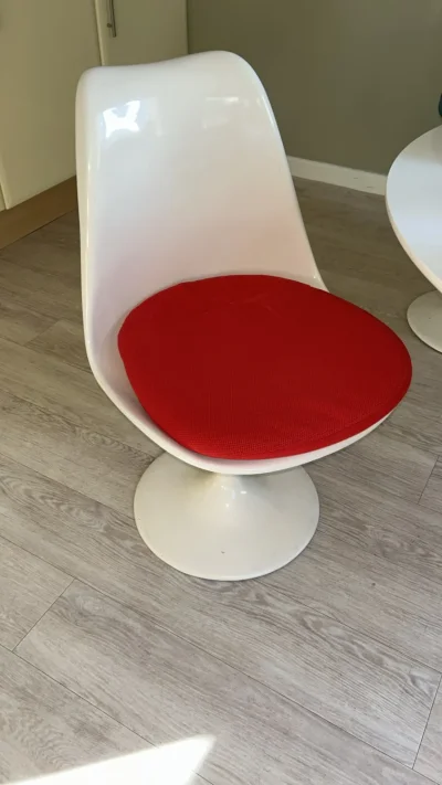 Eero Saarinen style dining chairs - 4