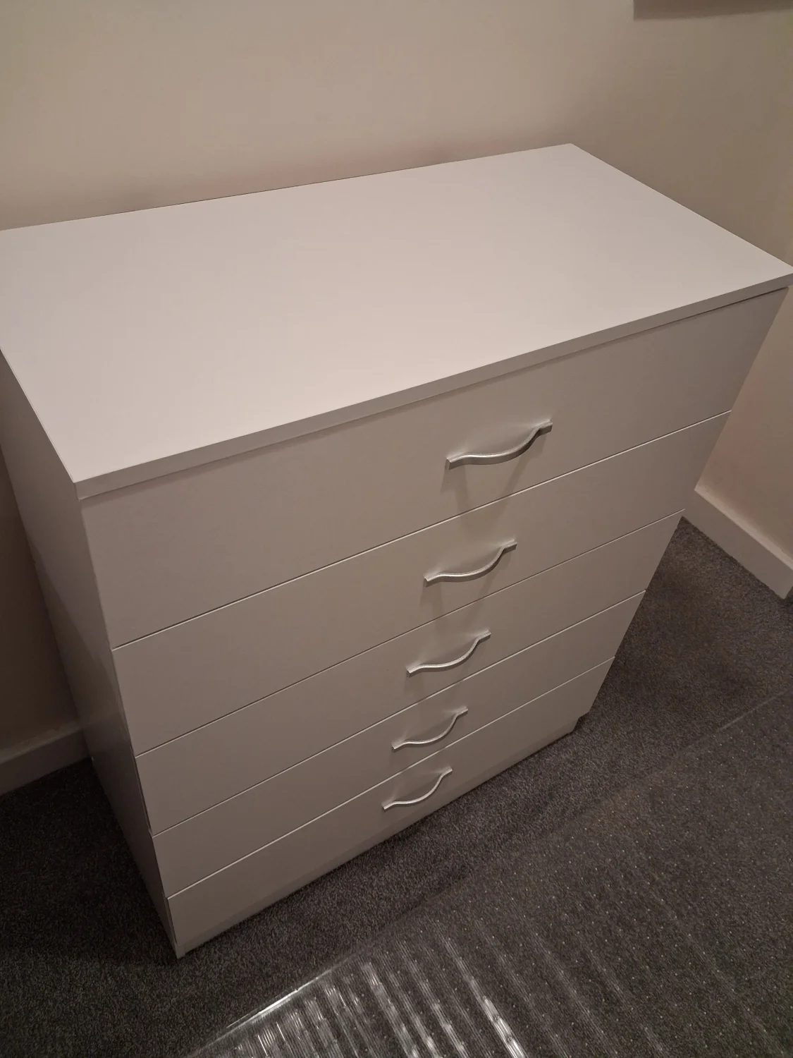 Chest of drawers