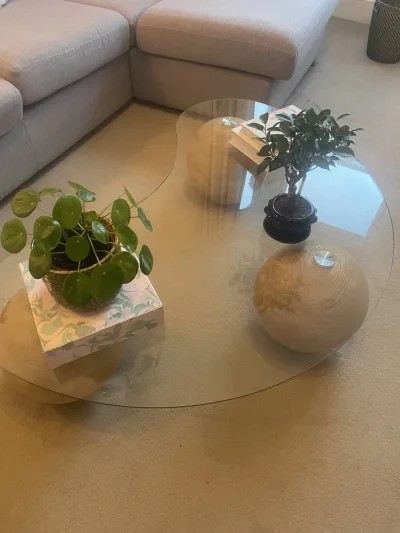 Daals Modern clear glass coffee table with three wood-effect ball bases — image 3