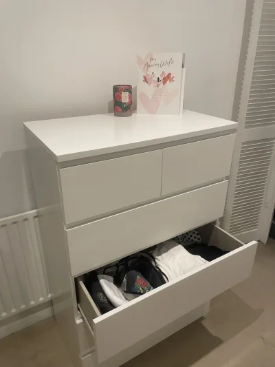 White tall chest of drawers with six handleless drawers — image 2