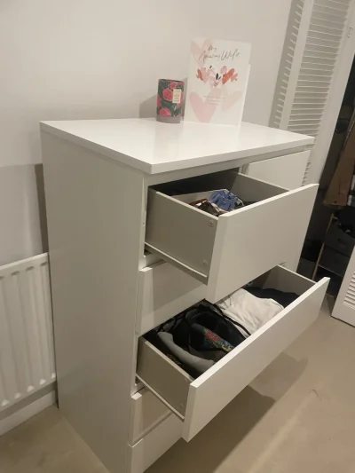 White tall chest of drawers with six handleless drawers — image 3