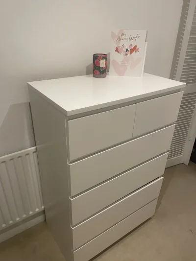 White tall chest of drawers with six handleless drawers — image 4