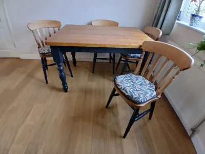 Vintage-style painted dining table and four spindle-back chairs — image 6