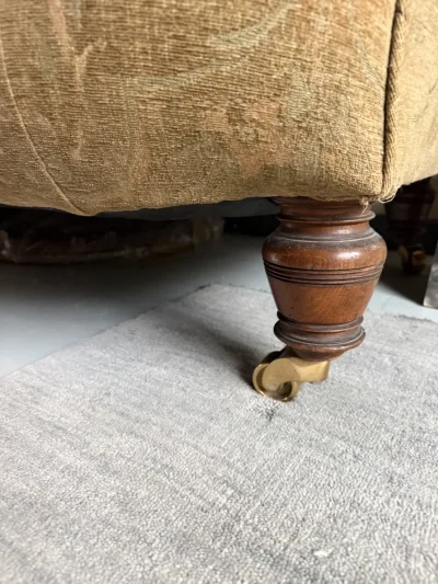 Vintage button back Sofa - 3 Seater — image 6